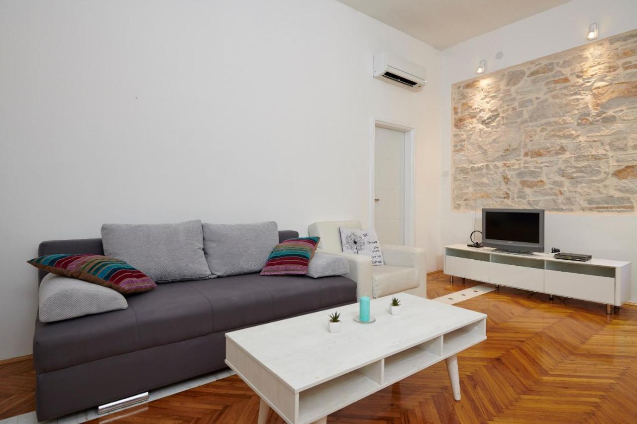 Excellent City Apartment In Antic Pula Exterior foto